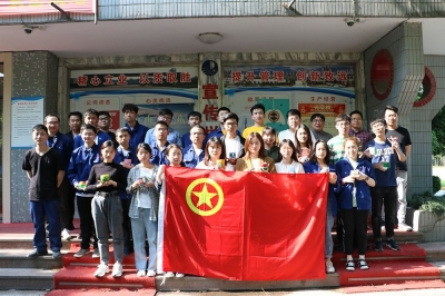 新都控股手制花盆，喜迎五一活動(dòng)